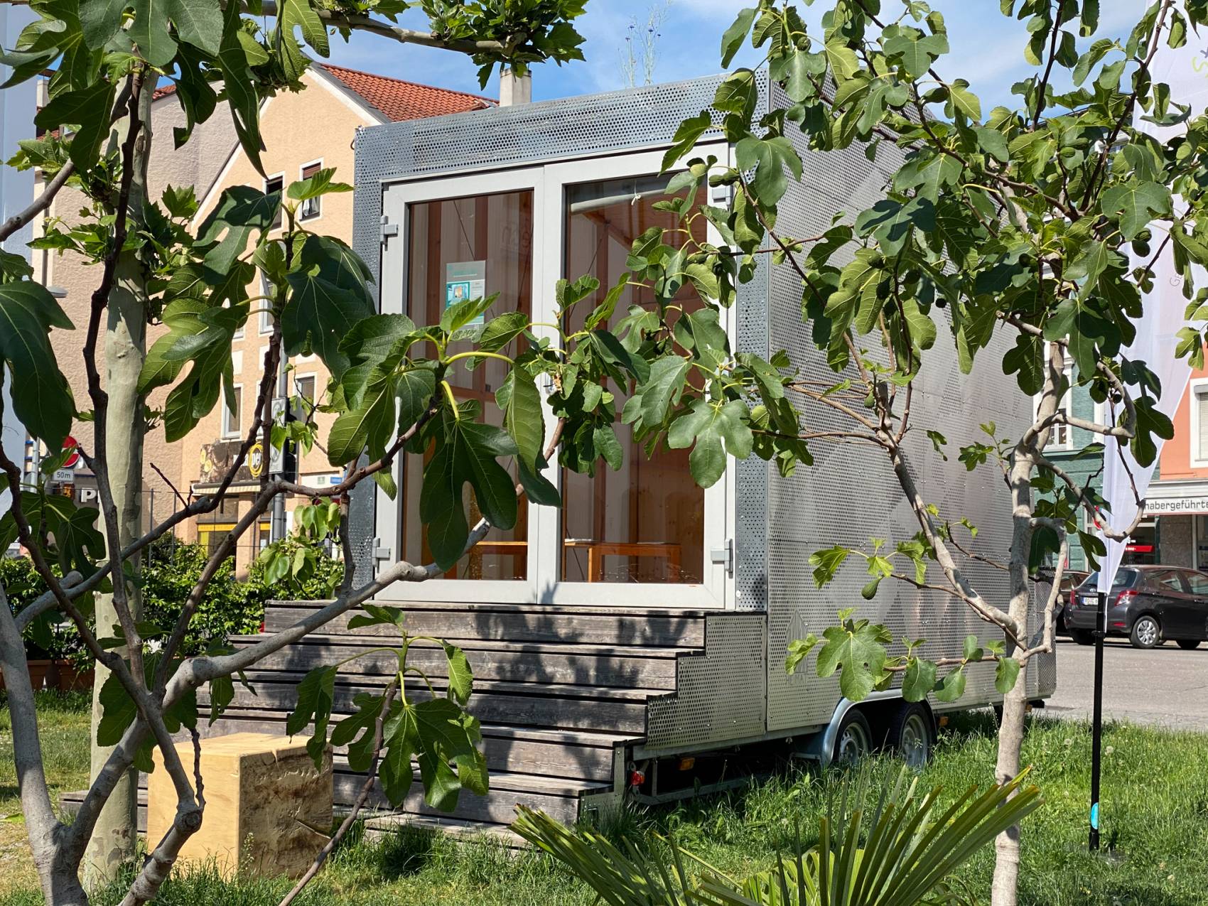 Seitenansicht des TinyHouse 35KubikHeimat in Rosenheim